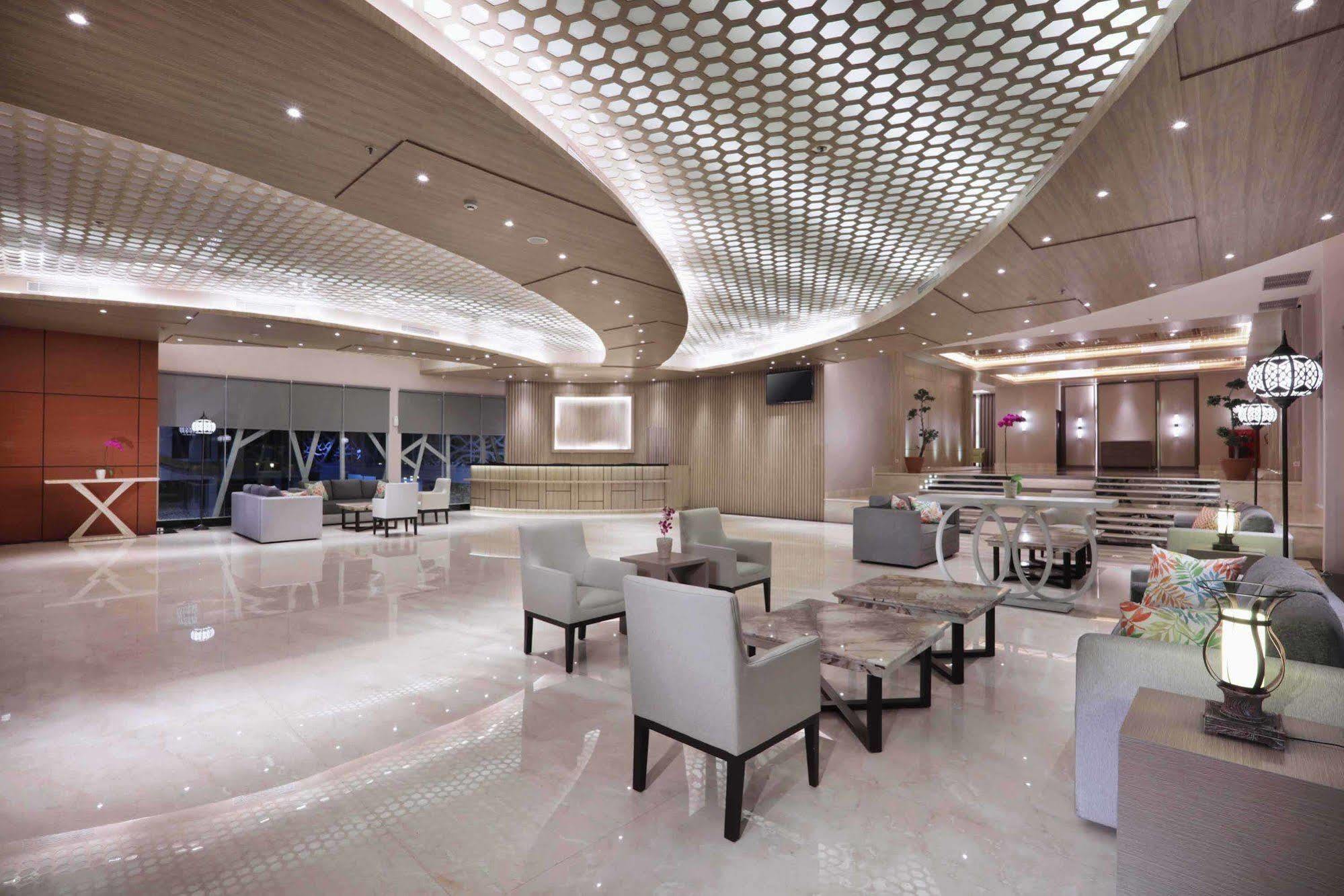 Hotel Harper Perintis By Aston Macasar Exterior foto