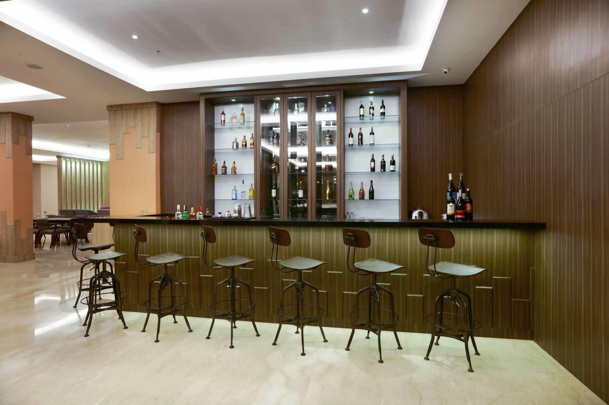 Hotel Harper Perintis By Aston Macasar Exterior foto