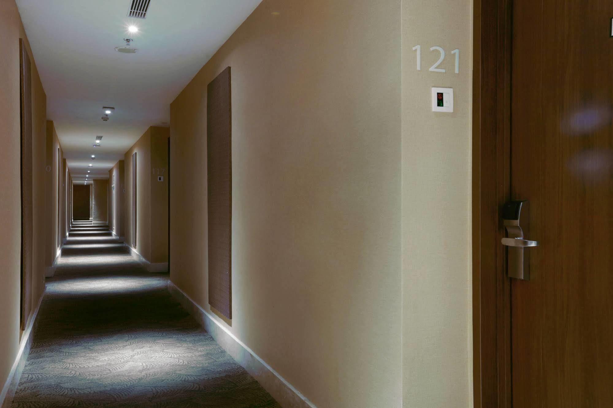 Hotel Harper Perintis By Aston Macasar Exterior foto